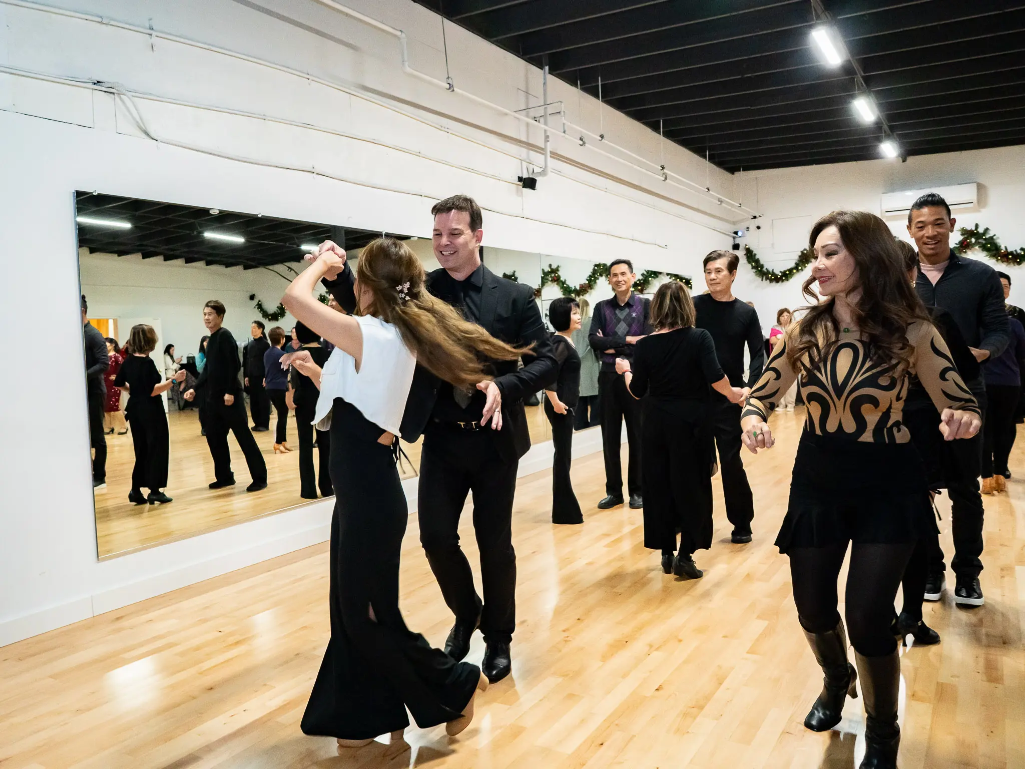 Jonathan Roberts guiding a dancer through a turn.